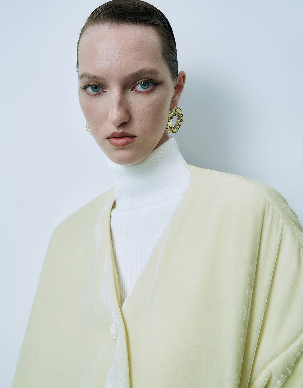 Drop Shoulder Sleeve V-Neck Padded Coat sold by Urban Revivo product image thumbnail 5