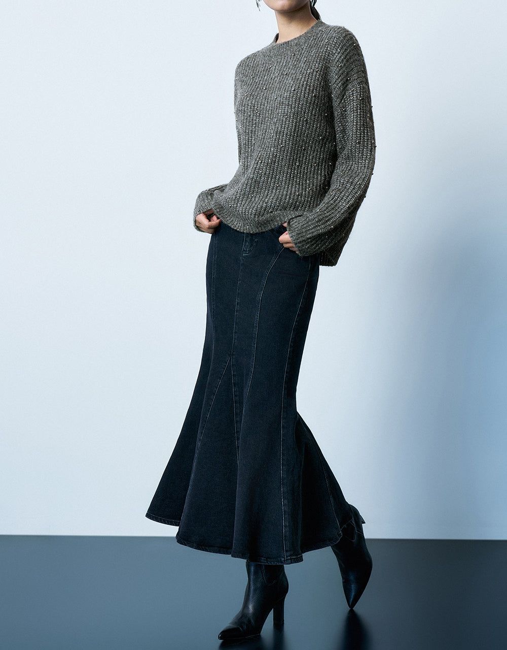 Skinny Fishtail Denim Skirt sold by Urban Revivo product image thumbnail 4