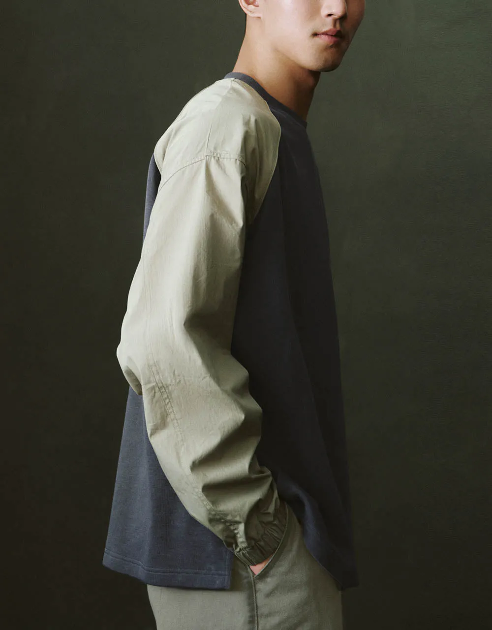 Two Toned Crew Neck Knitted T-Shirt sold by Urban Revivo product image thumbnail 3
