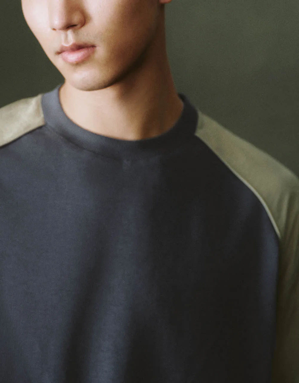 Two Toned Crew Neck Knitted T-Shirt sold by Urban Revivo product image thumbnail 4