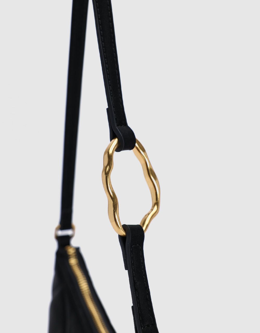 Quilted Vegan Leather Shoulder Bag sold by Urban Revivo product image thumbnail 5