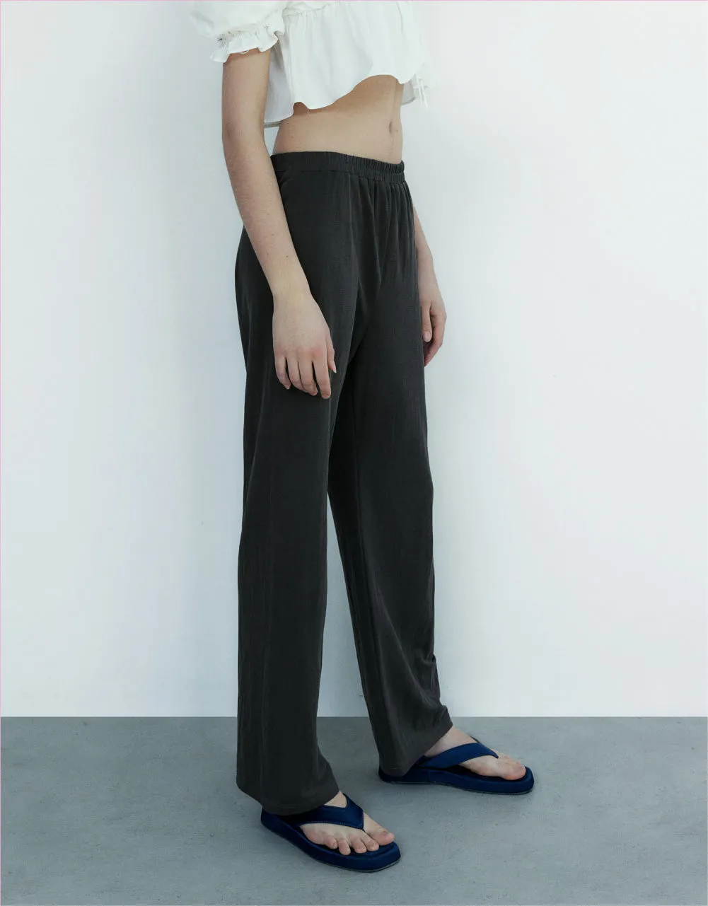 Elastic Waist Knitted Straight Pants sold by Urban Revivo product image thumbnail 3