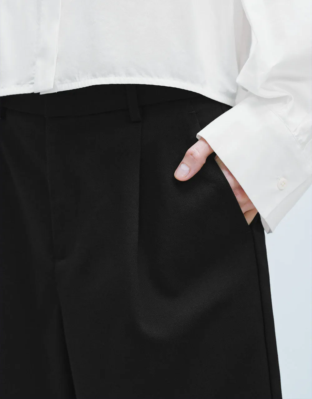 Tailored Loose Shorts sold by Urban Revivo product image thumbnail 5