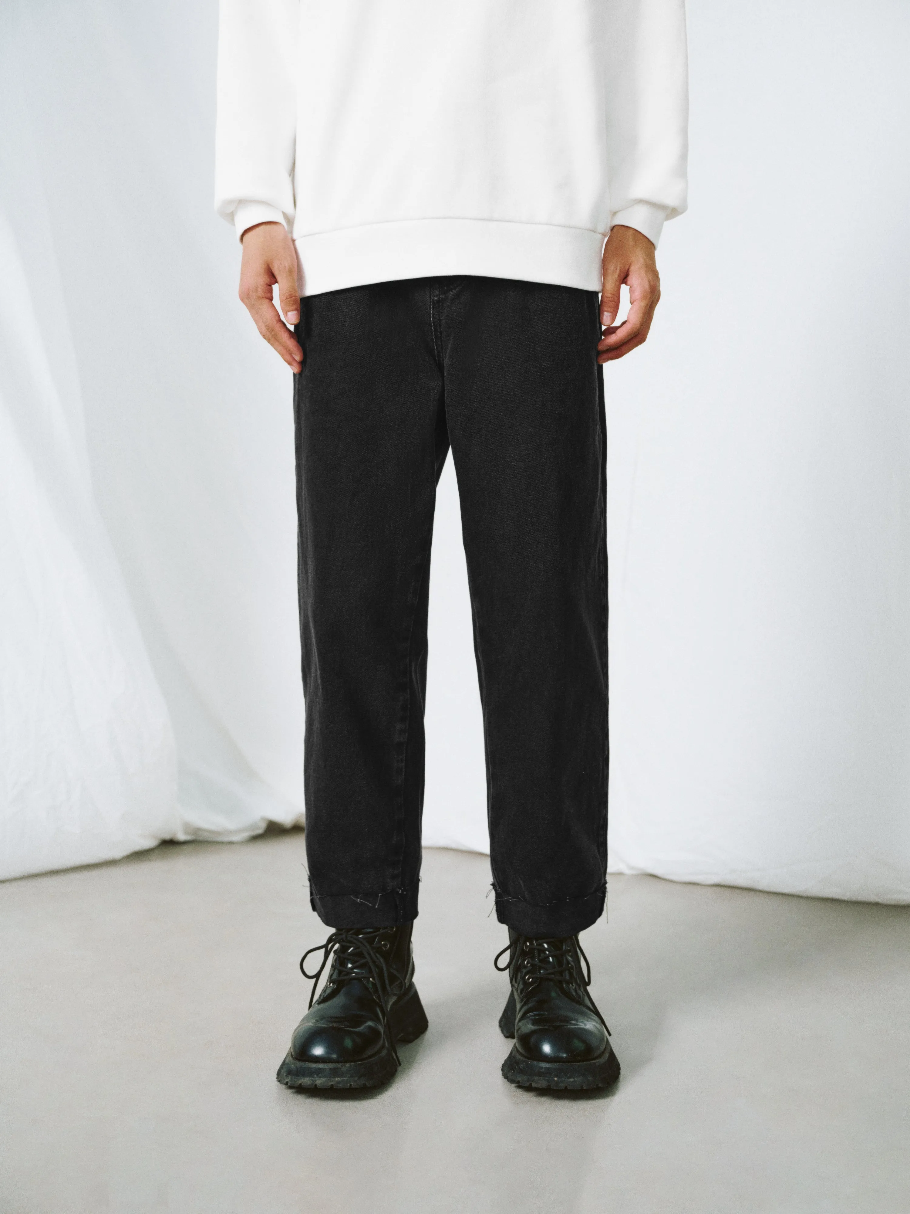 Raw Hem Straight Jeans sold by Urban Revivo product image thumbnail 2