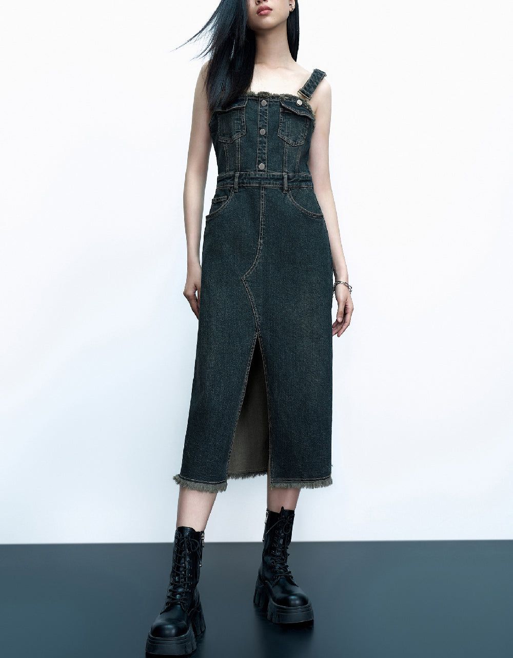Split Hem Sleeveless Denim Dress sold by Urban Revivo product image thumbnail 2