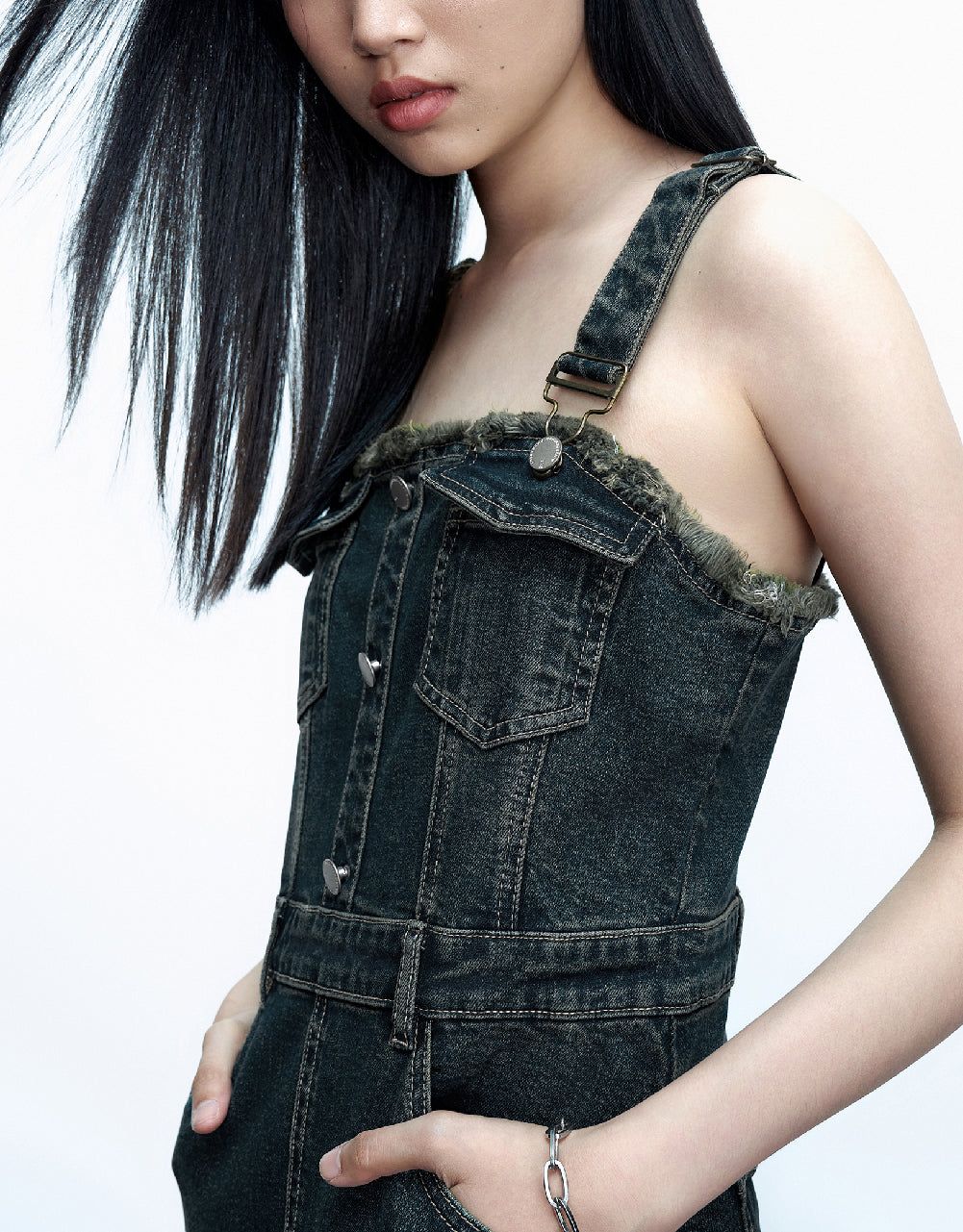 Split Hem Sleeveless Denim Dress sold by Urban Revivo product image thumbnail 5