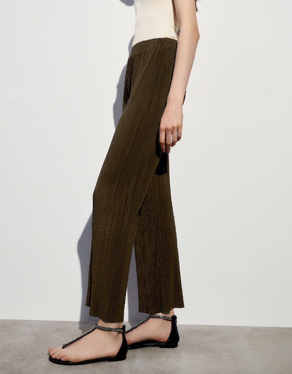 Elastic Waist Knitted Straight Pants sold by Urban Revivo product image thumbnail 4