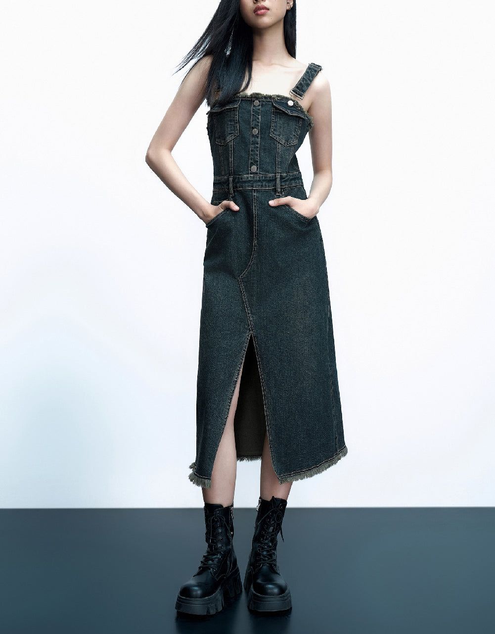 Split Hem Sleeveless Denim Dress sold by Urban Revivo product image thumbnail 3