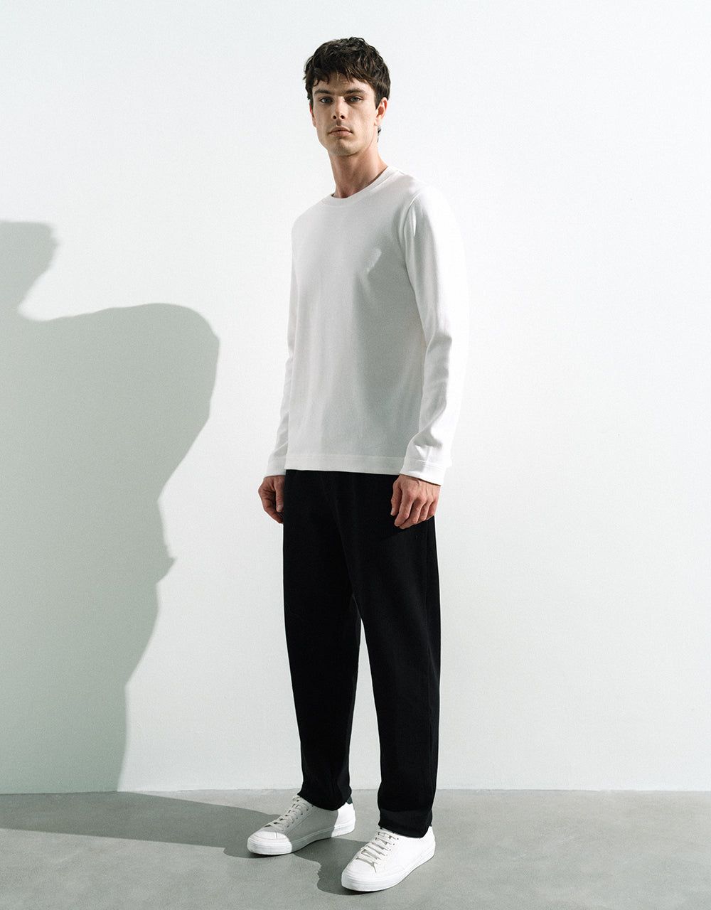 Standard Sleeve Crew Neck T-Shirt sold by Urban Revivo product image thumbnail 3