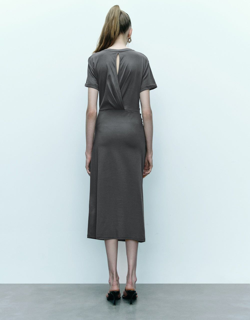 Ruched U Neck Skinny Dress sold by Urban Revivo product image thumbnail 4