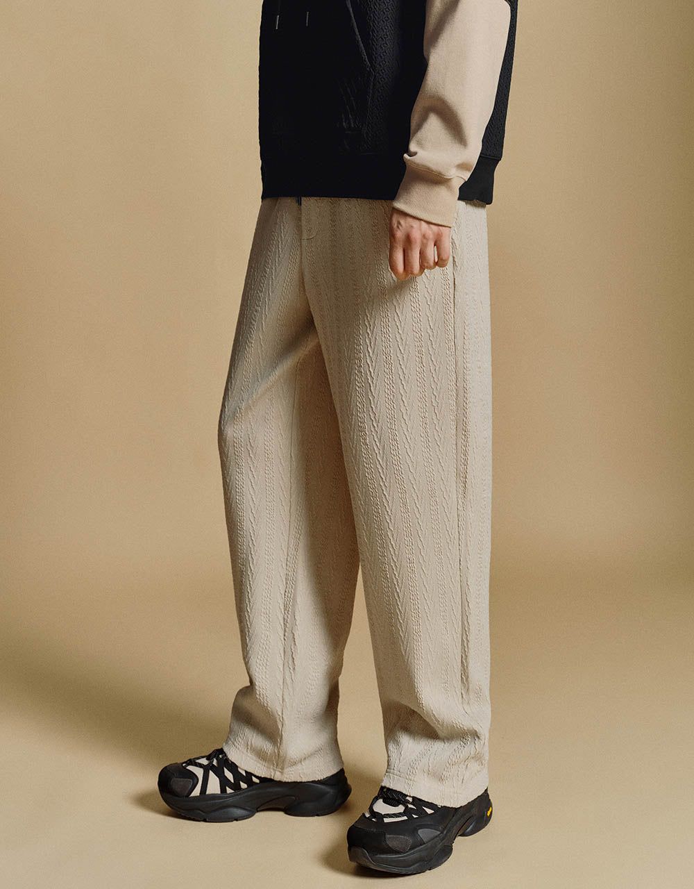 Drawstring Waist Knitted Straight Pants sold by Urban Revivo product image thumbnail 4