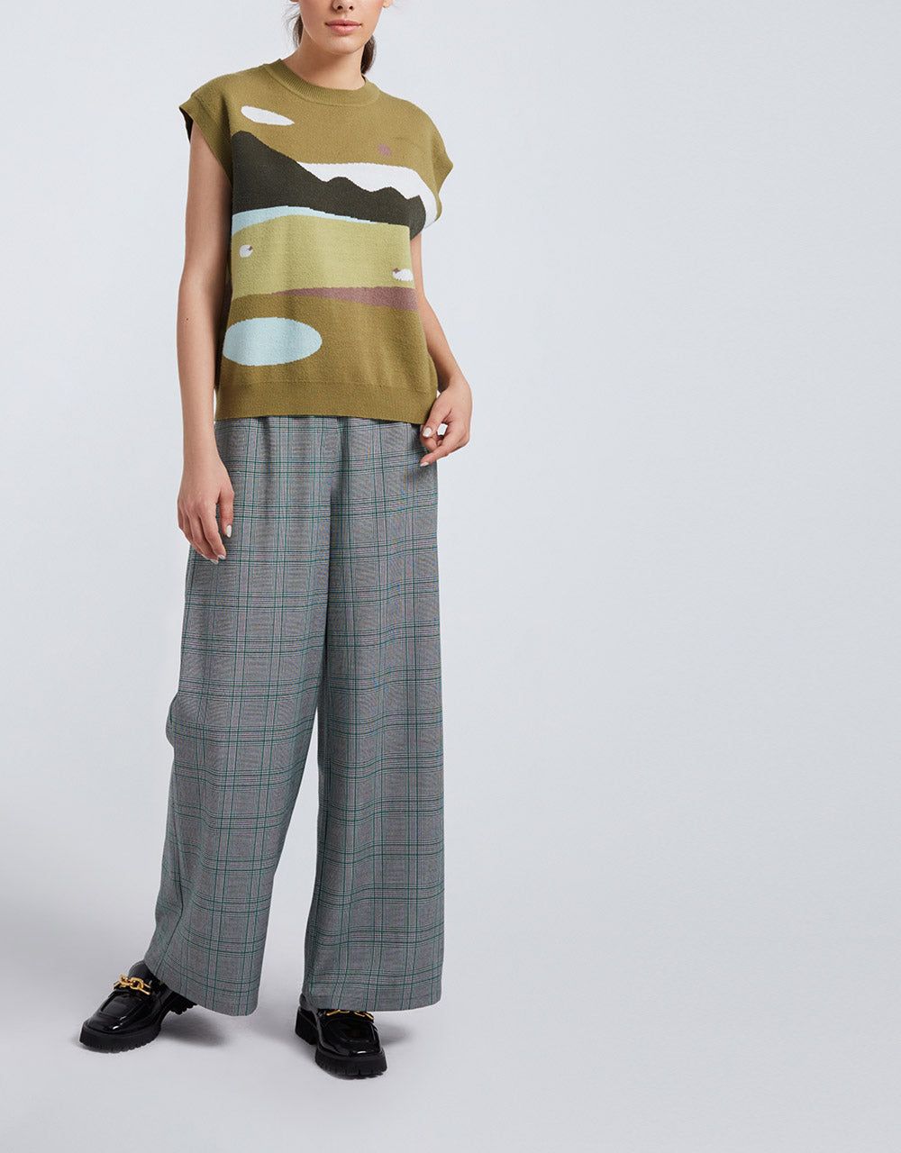 Mountain Pattern Round Neck Sweater Vest sold by Urban Revivo product image thumbnail 2