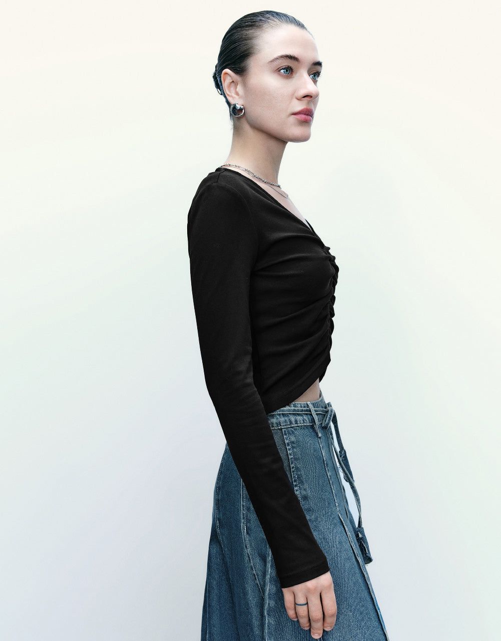 Ruched V-Neck Skinny T-Shirt sold by Urban Revivo product image thumbnail 5