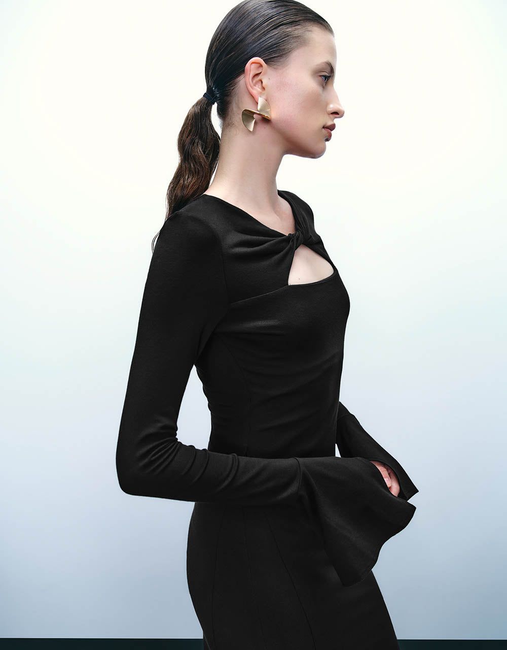 Cut-Out Skinny Knitted Dress sold by Urban Revivo product image thumbnail 5