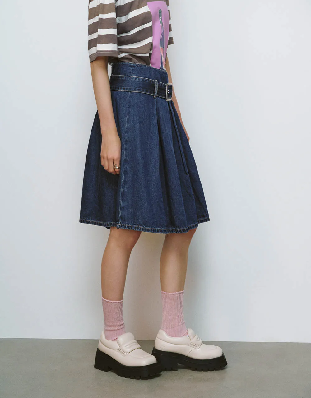 Pleated Midi A-Line Denim Skirt sold by Urban Revivo product image thumbnail 4