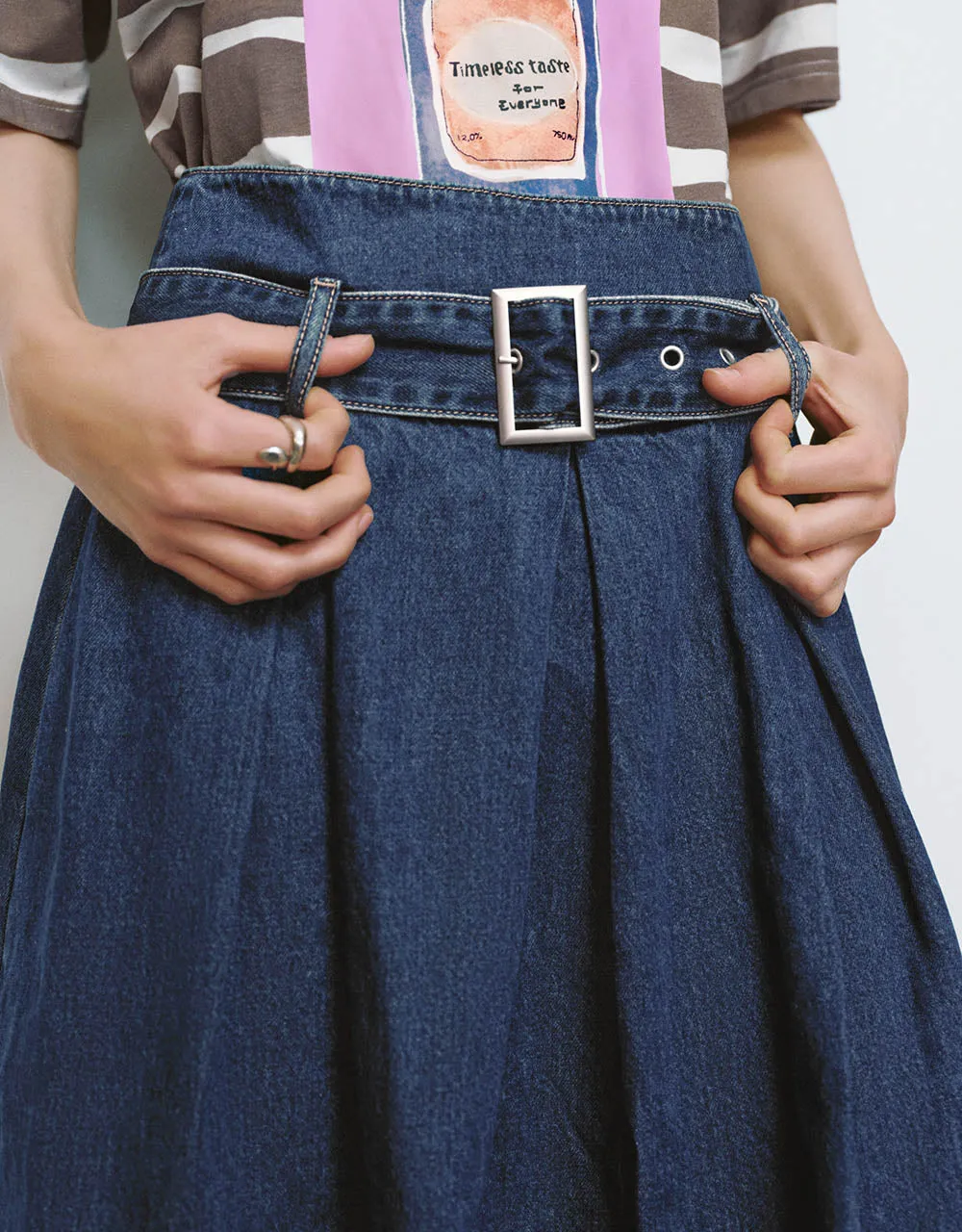 Pleated Midi A-Line Denim Skirt sold by Urban Revivo product image thumbnail 5