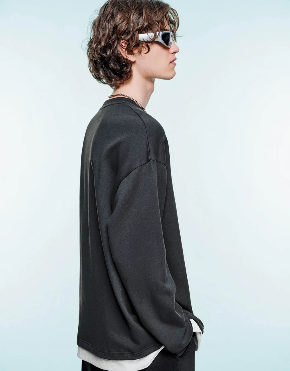 Drop Shoulder Sleeve Crew Neck Sweatshirt sold by Urban Revivo product image thumbnail 3