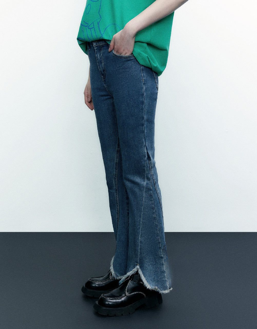 Raw Hem Flare Jeans sold by Urban Revivo product image thumbnail 4