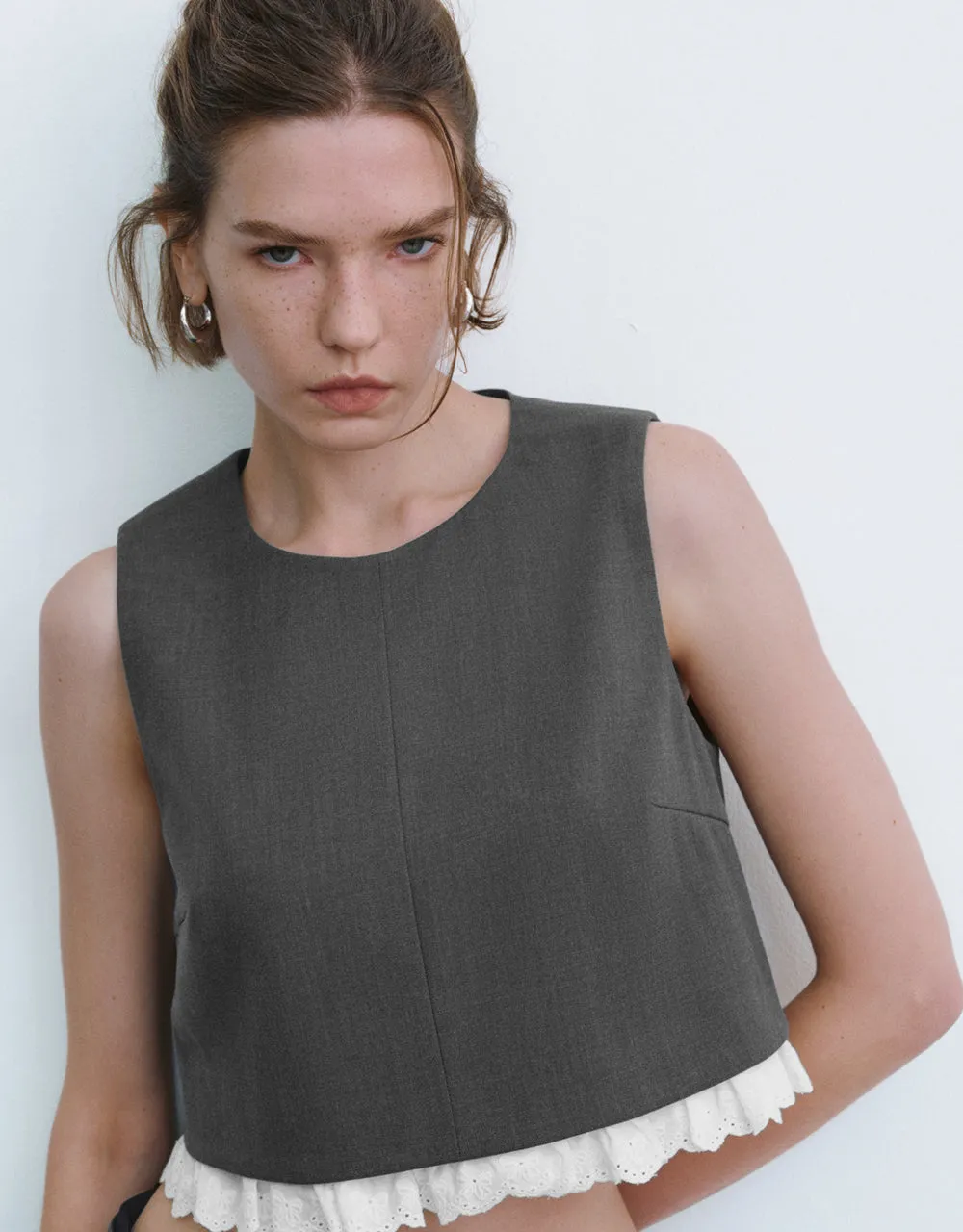 Sleeveless Two Toned Crew Neck Blouse sold by Urban Revivo product image thumbnail 4