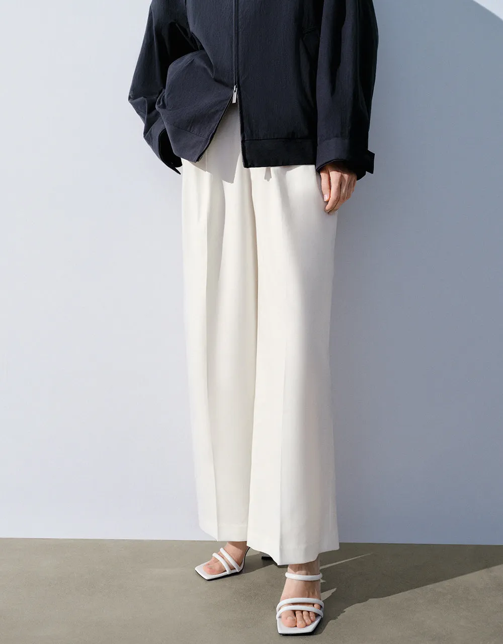 Tailored Wide-Leg Pleated Pants sold by Urban Revivo product image thumbnail 4