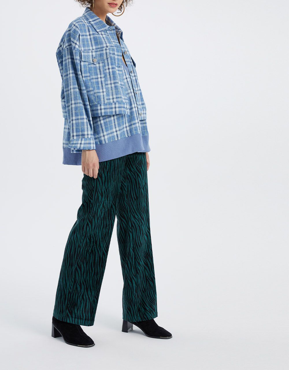 Zebra Striped Wide Leg Pants sold by Urban Revivo product image thumbnail 4