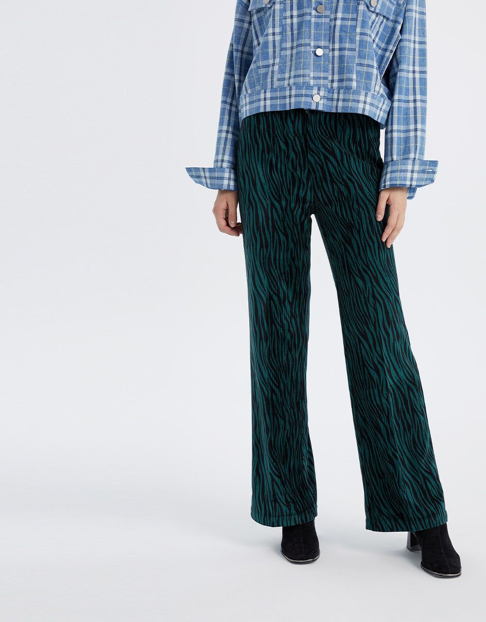 Zebra Striped Wide Leg Pants sold by Urban Revivo product image thumbnail 3