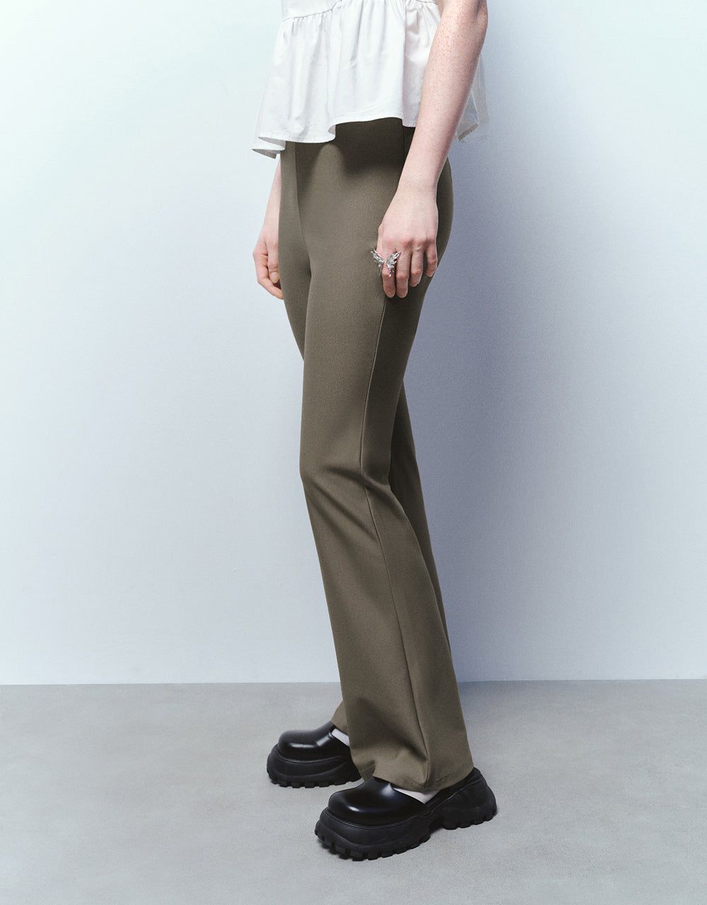 Capri Straight Pants sold by Urban Revivo product image thumbnail 4