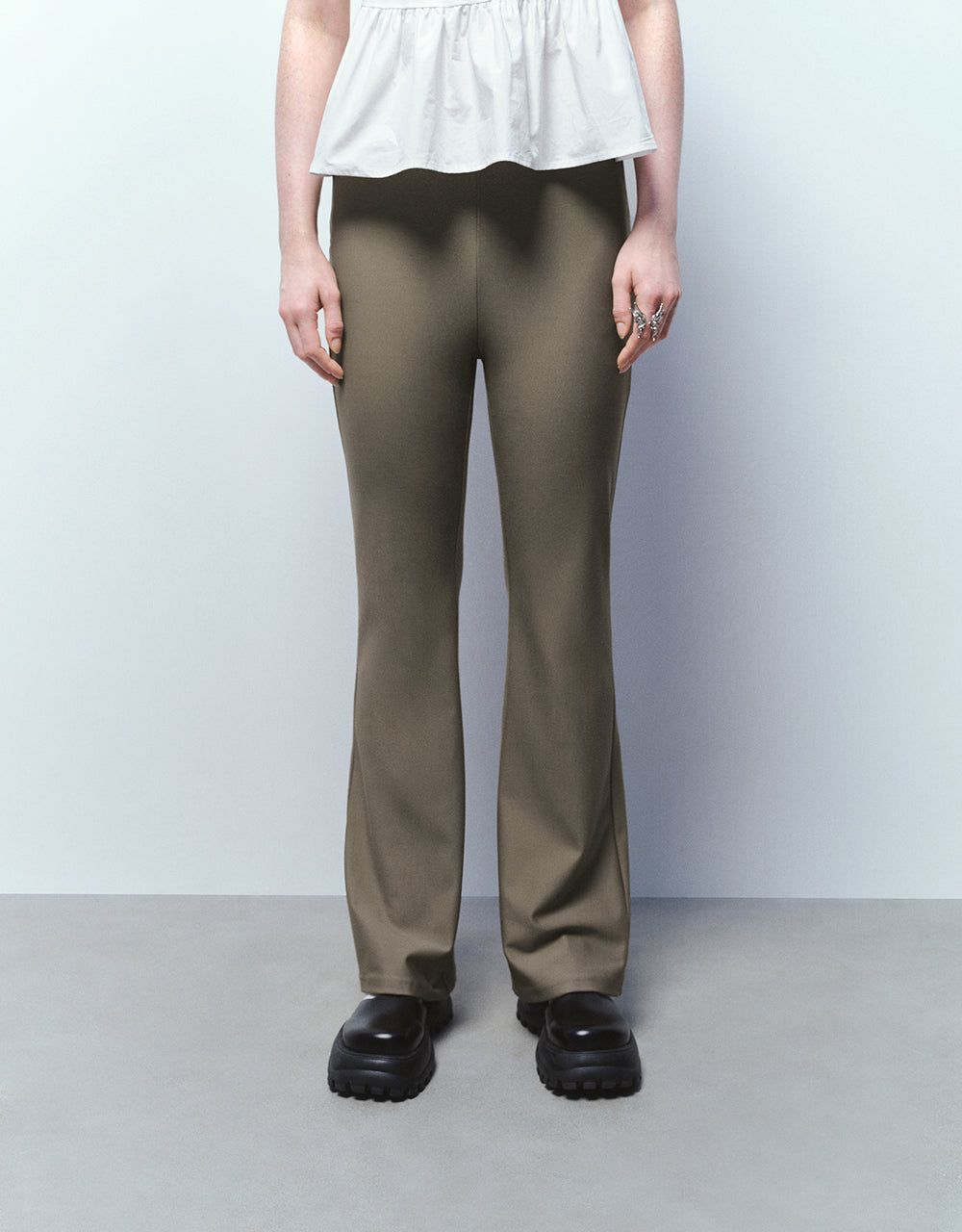 Capri Straight Pants sold by Urban Revivo product image thumbnail 2