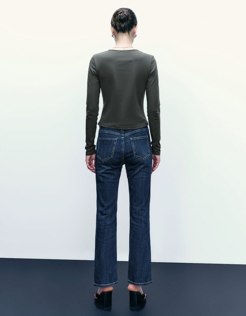 Ruched V-Neck Skinny T-Shirt sold by Urban Revivo product image thumbnail 4