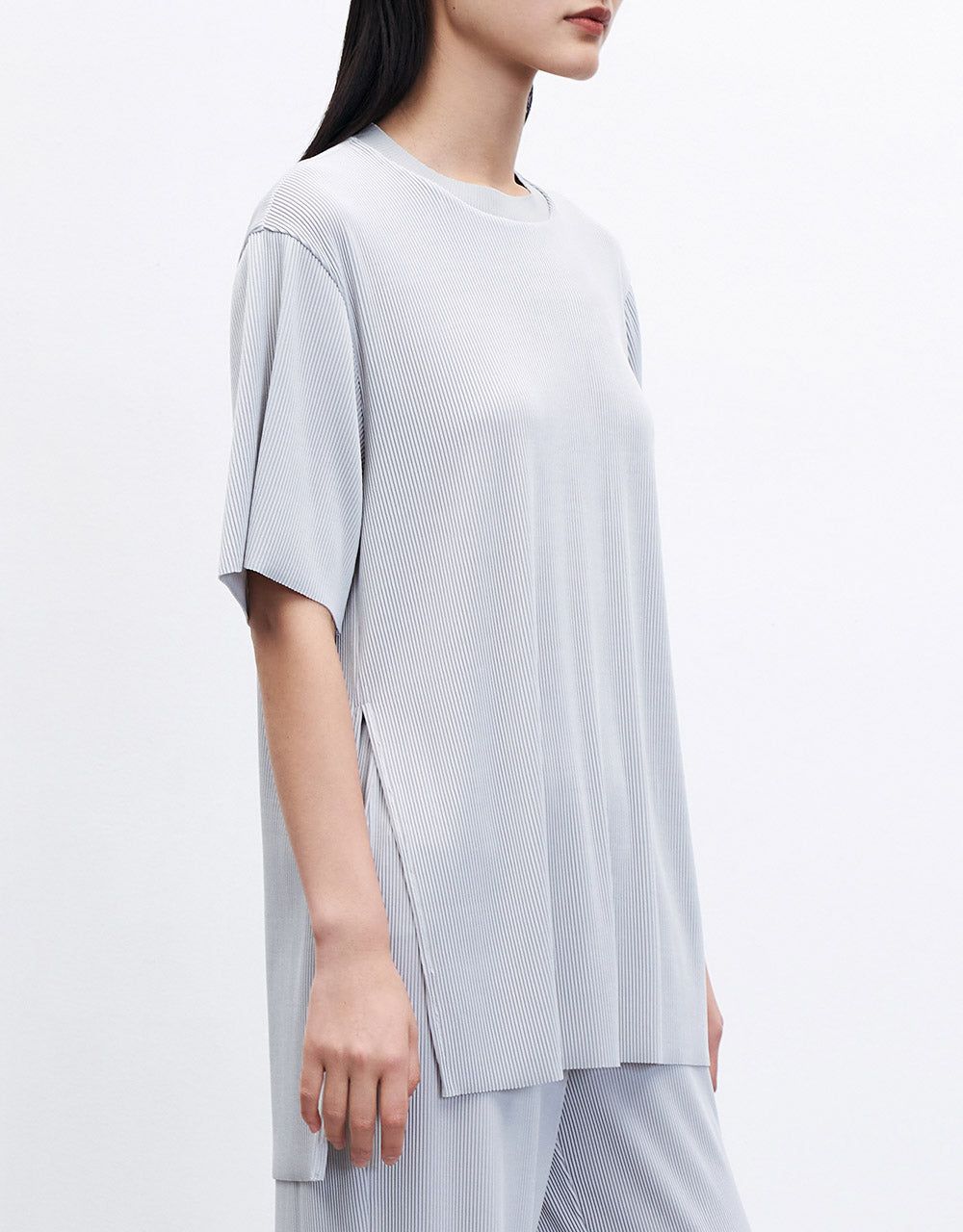 Slit Hem Textured T-Shirt sold by Urban Revivo product image thumbnail 5