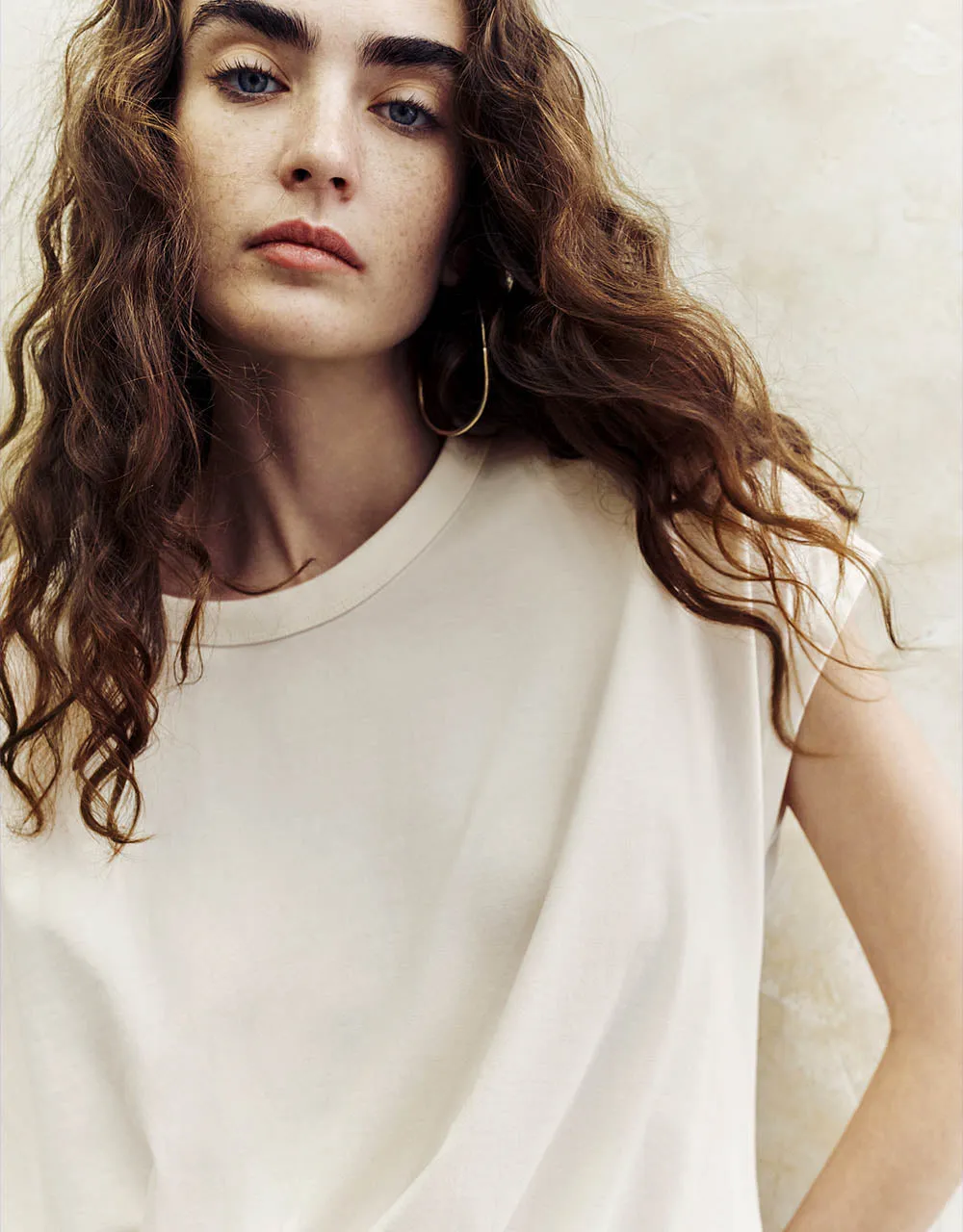 Asymmetric Crew Neck Loose T-Shirt sold by Urban Revivo product image thumbnail 4