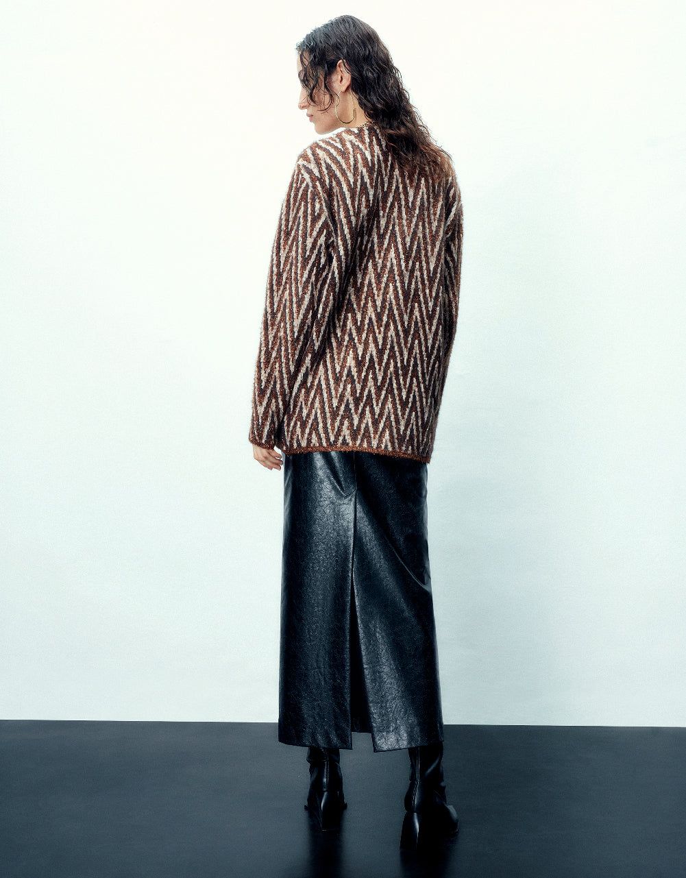 Wave Pattern V-Neck Knitted Cardigan sold by Urban Revivo product image thumbnail 4