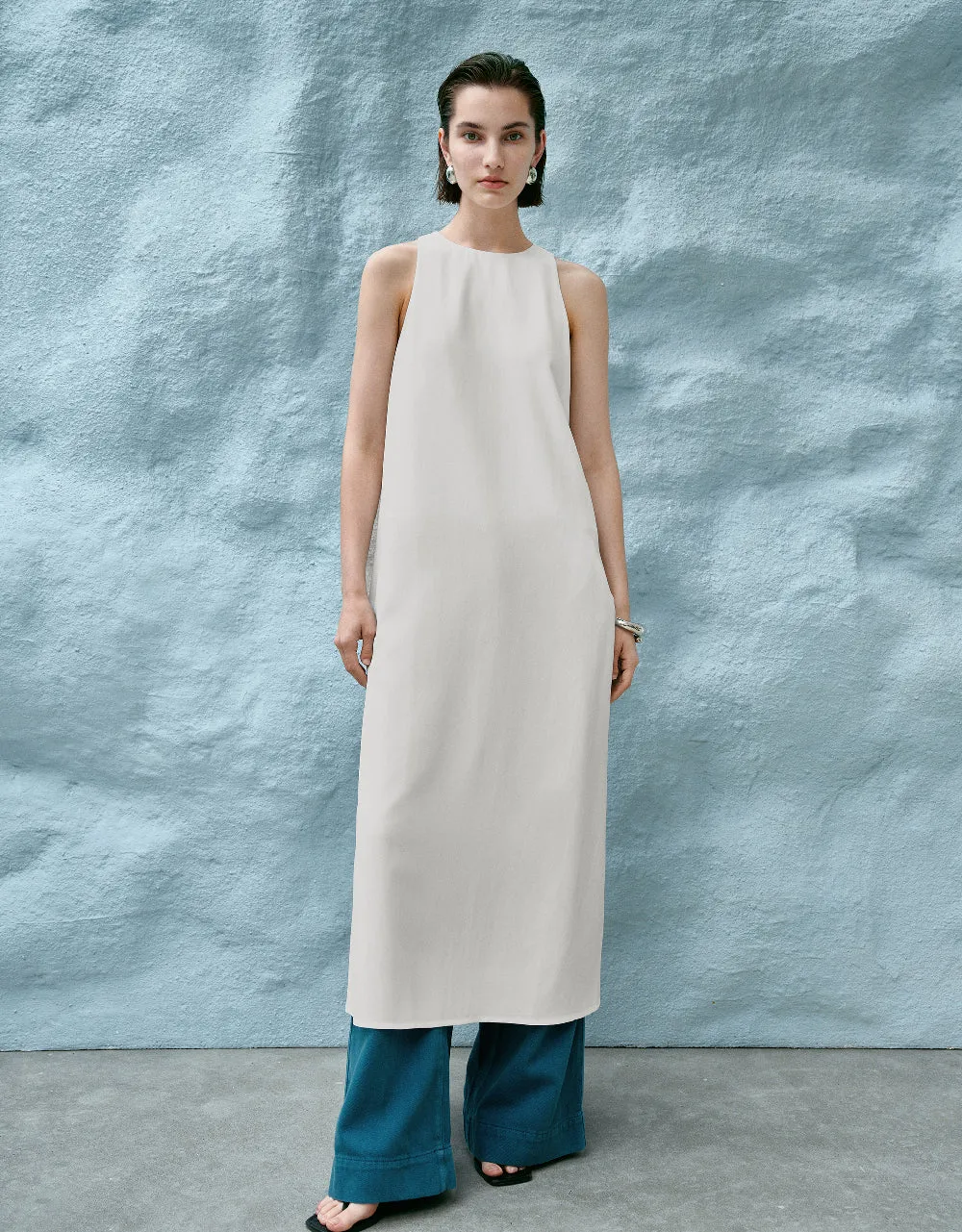 Sleeveless Crew Neck Straight Dress sold by Urban Revivo