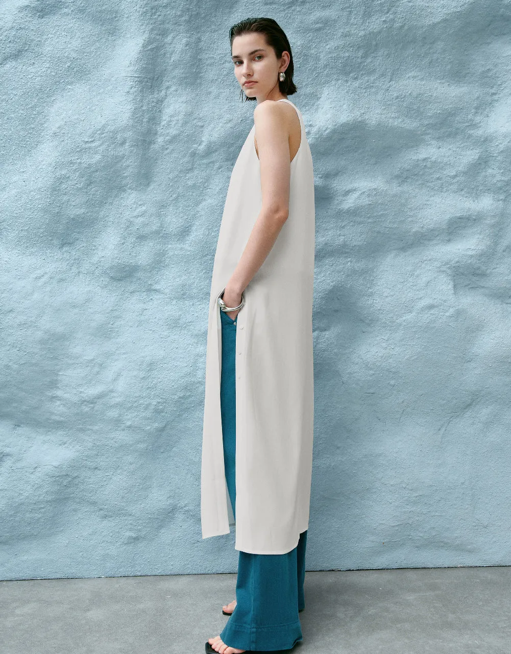 Sleeveless Crew Neck Straight Dress sold by Urban Revivo product image thumbnail 2