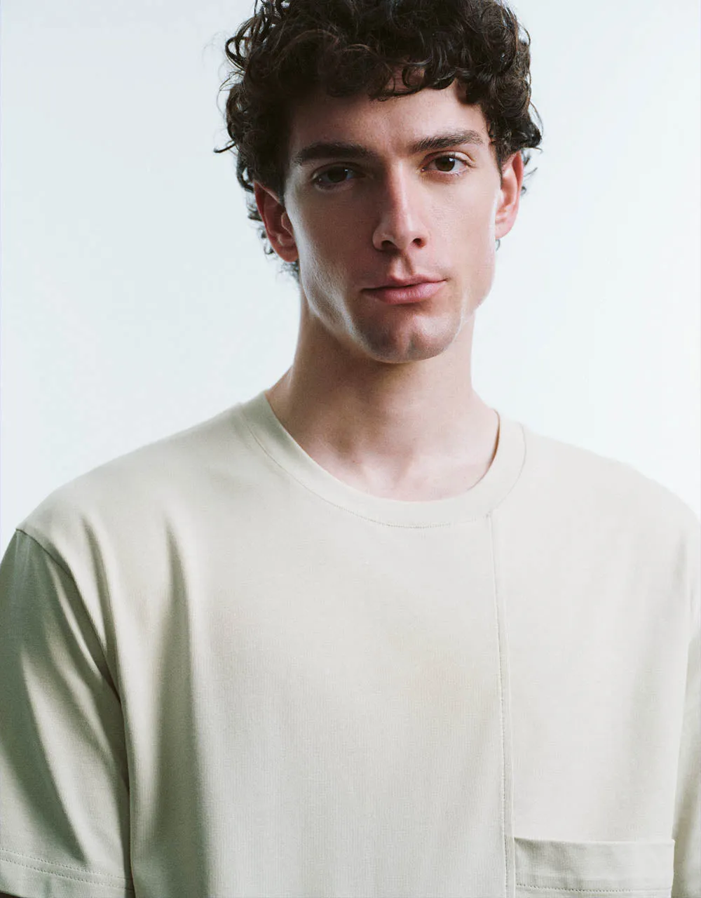 Crew Neck Straight T-Shirt sold by Urban Revivo product image thumbnail 4