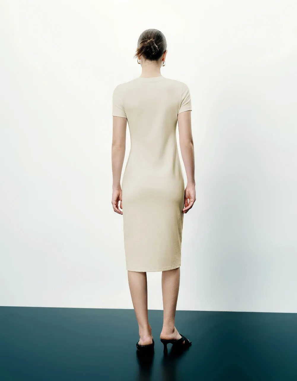 Twist Side Crew Neck Straight Dress sold by Urban Revivo product image thumbnail 4