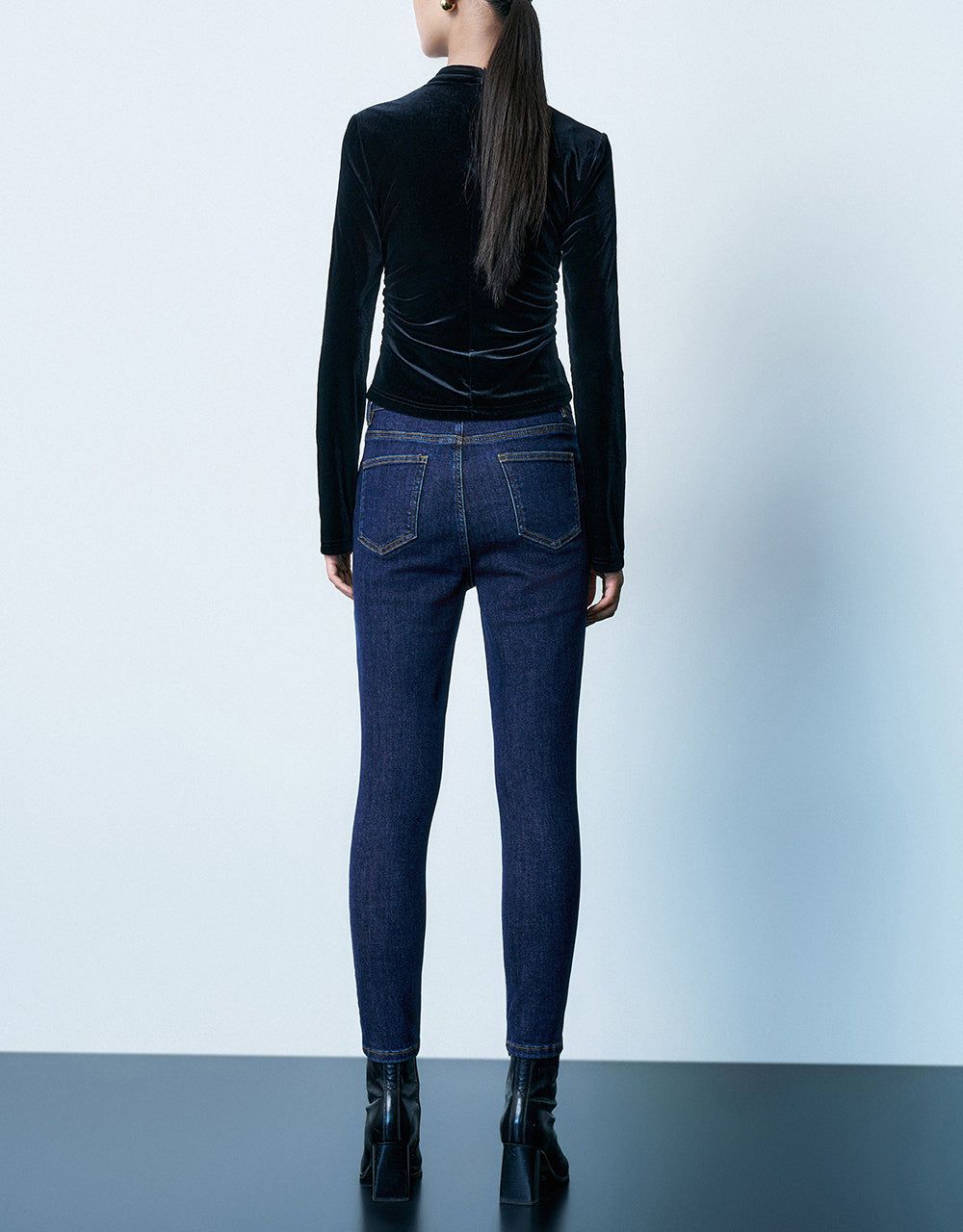 Keyhole Neck Knitted Skinny T-Shirt sold by Urban Revivo product image thumbnail 4