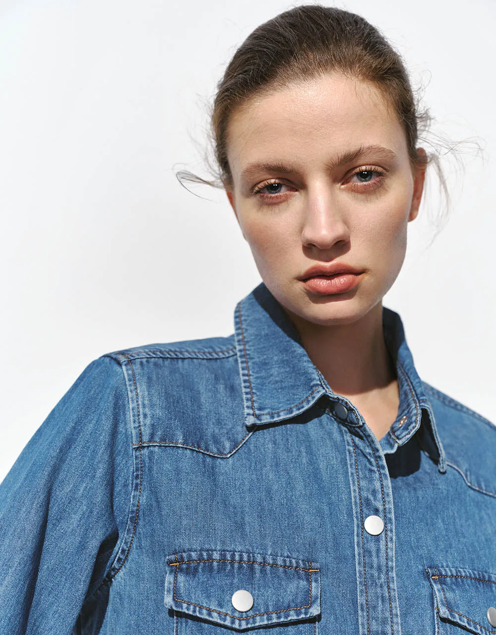 Loose Denim Shirt With Pressed Buttons sold by Urban Revivo product image thumbnail 5