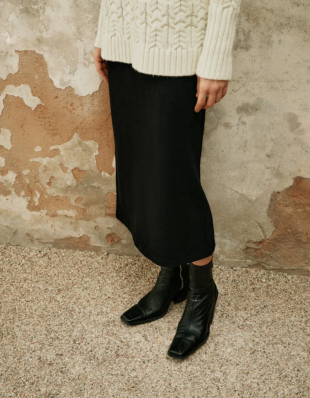 Elastic Waist Knitted Straight Skirt sold by Urban Revivo product image thumbnail 4