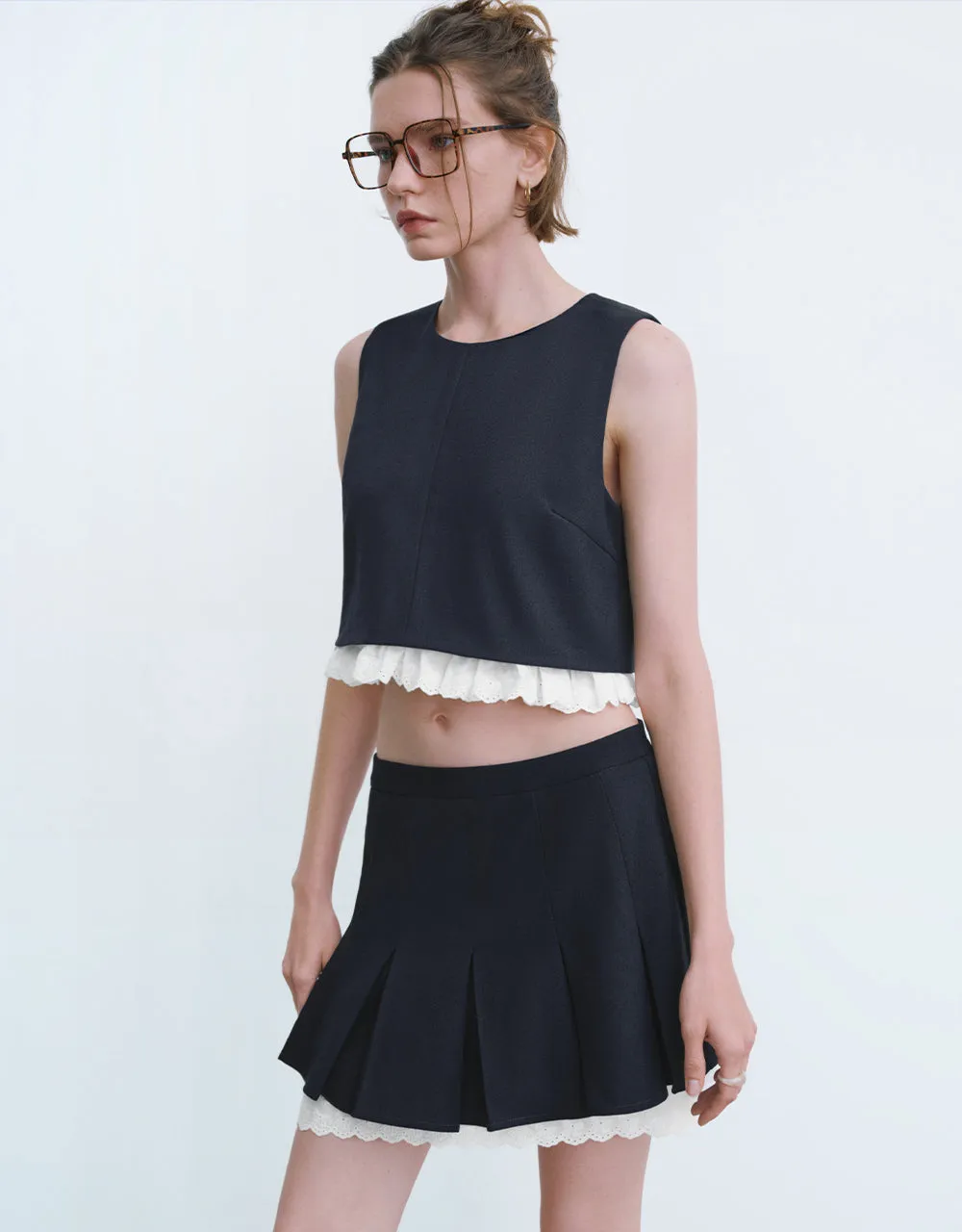 Sleeveless Two Toned Crew Neck Blouse sold by Urban Revivo product image thumbnail 3