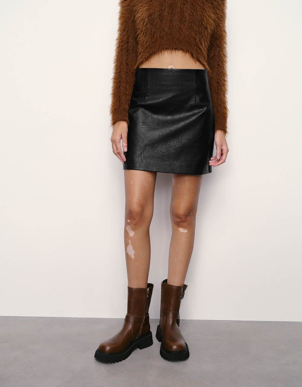 Vegan Leather Mini A-Line Skirt sold by Urban Revivo product image thumbnail 2