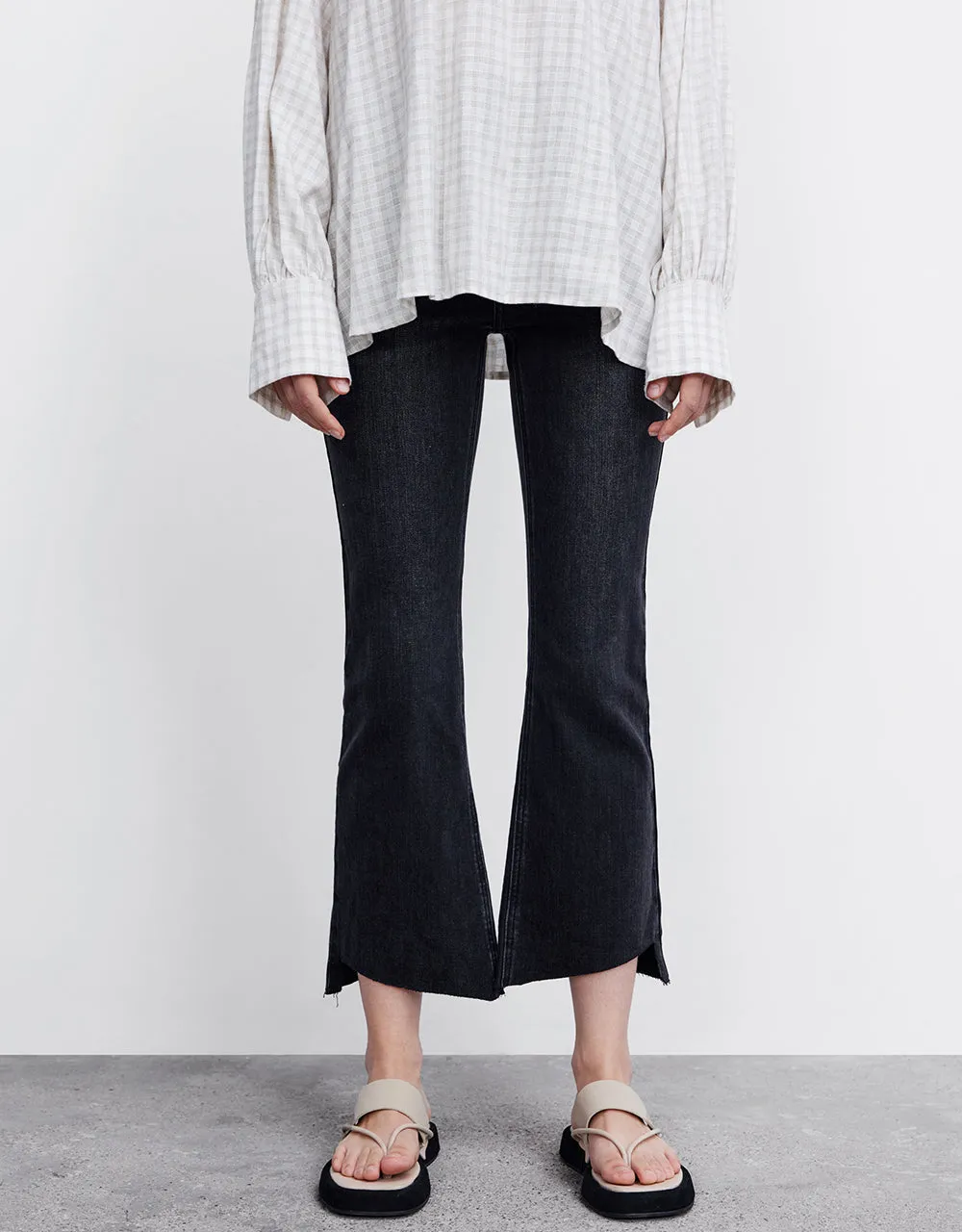 Raw Hem Flare Jeans sold by Urban Revivo product image thumbnail 2