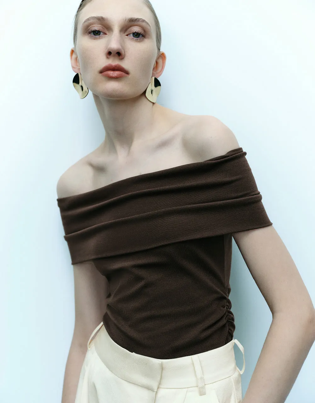 Sleeveless Off-Shoulder Regular T-Shirt sold by Urban Revivo product image thumbnail 3