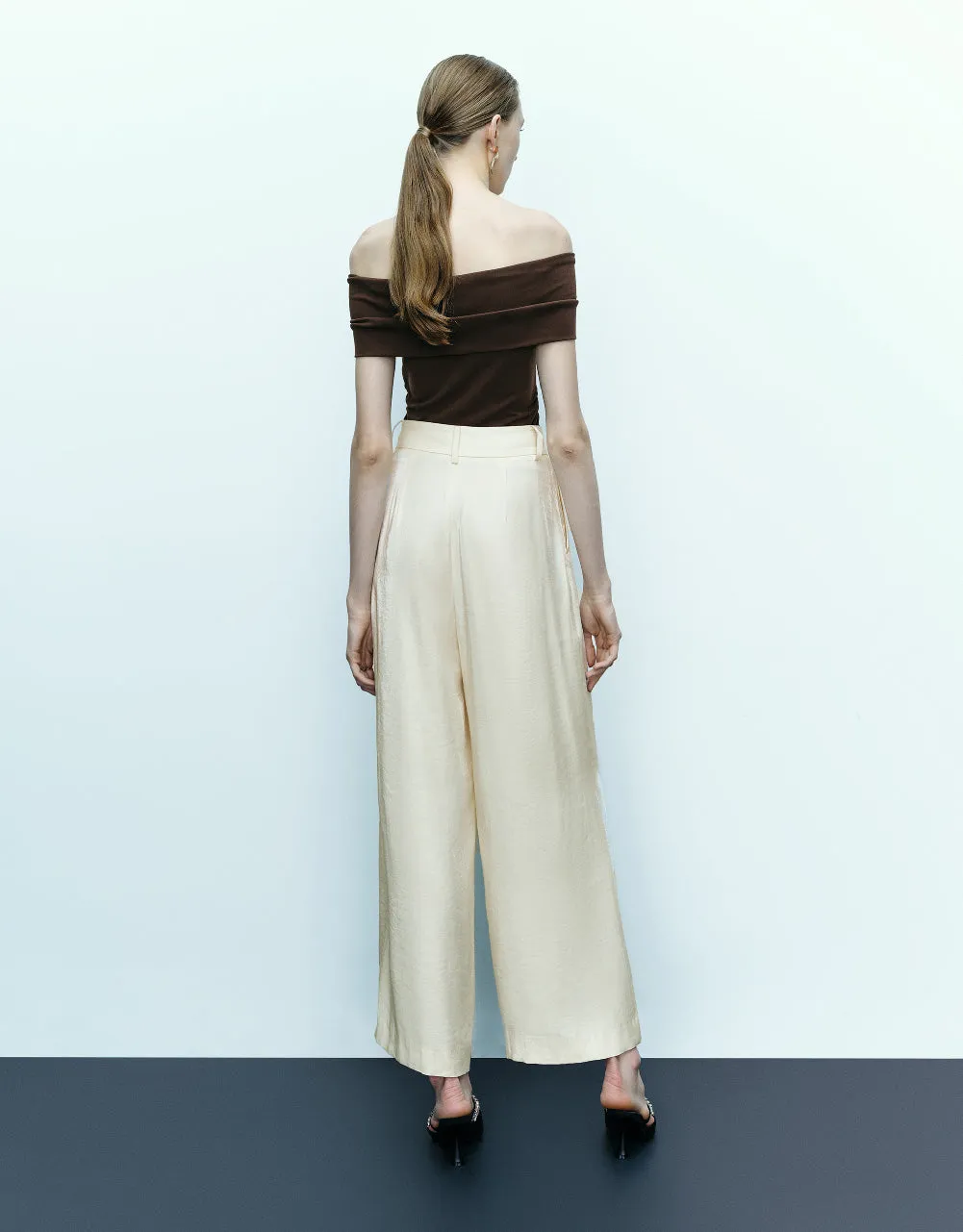 Sleeveless Off-Shoulder Regular T-Shirt sold by Urban Revivo product image thumbnail 4