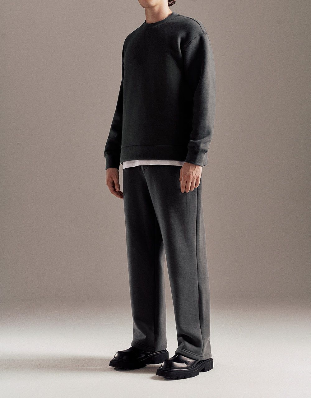 Elastic Waist Knitted Straight Pants sold by Urban Revivo product image thumbnail 4