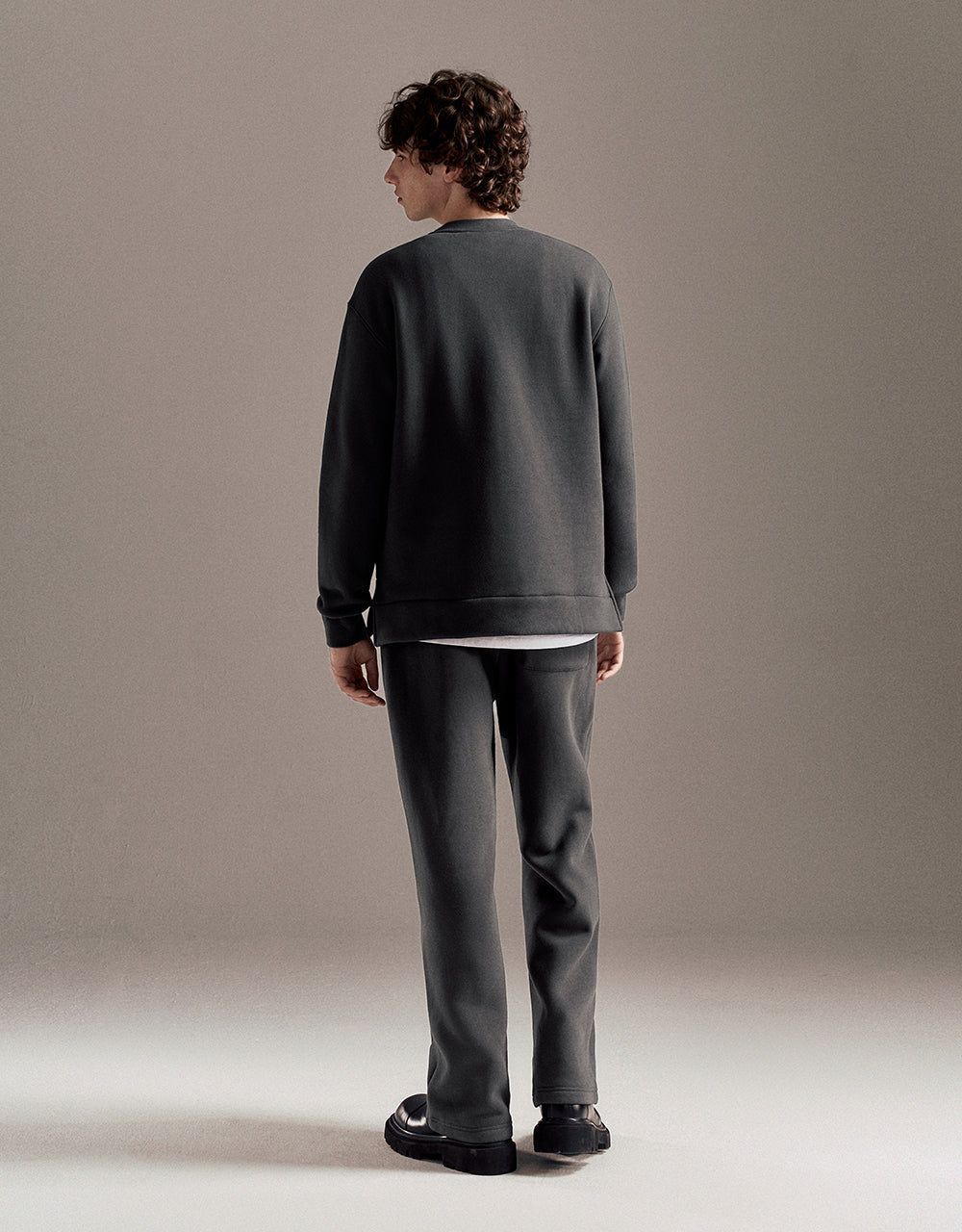 Elastic Waist Knitted Straight Pants sold by Urban Revivo product image thumbnail 5