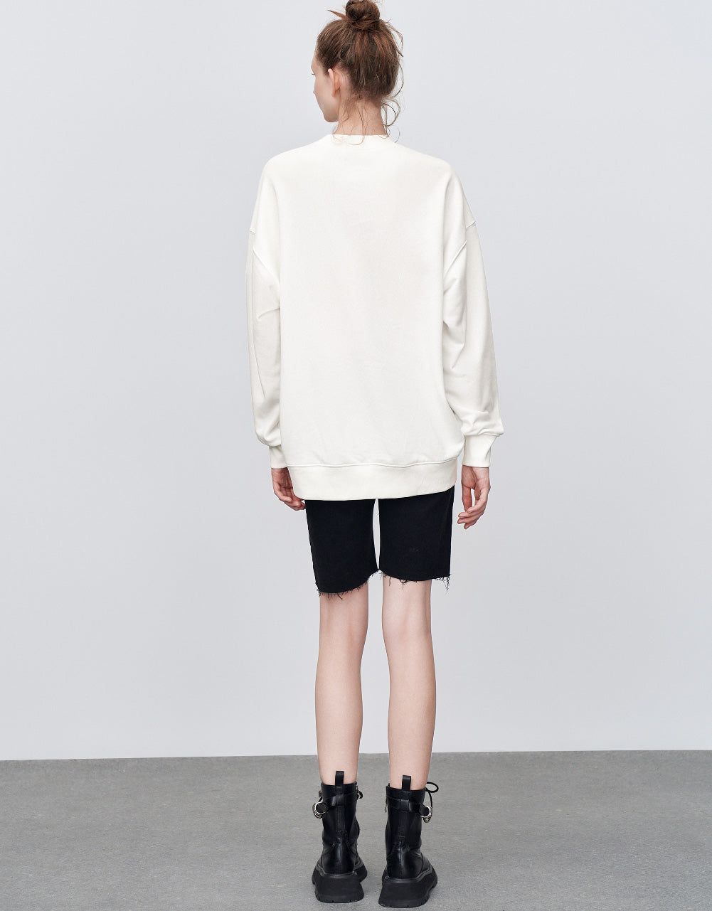 Letter Printed Crew Neck Loose Sweatshirt sold by Urban Revivo product image thumbnail 4