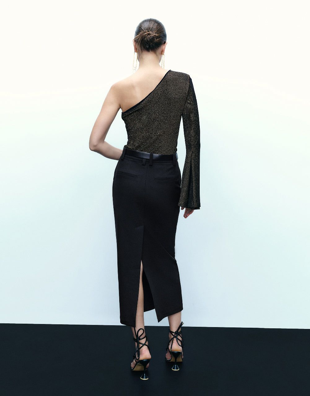 One Shoulder Skinny T-Shirt sold by Urban Revivo product image thumbnail 4