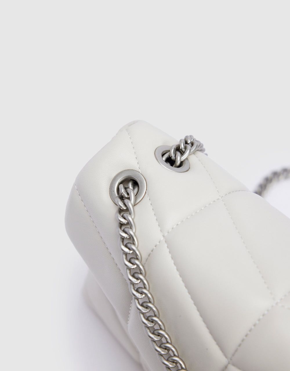 Embossed Chain Shoulder Bag sold by Urban Revivo product image thumbnail 5