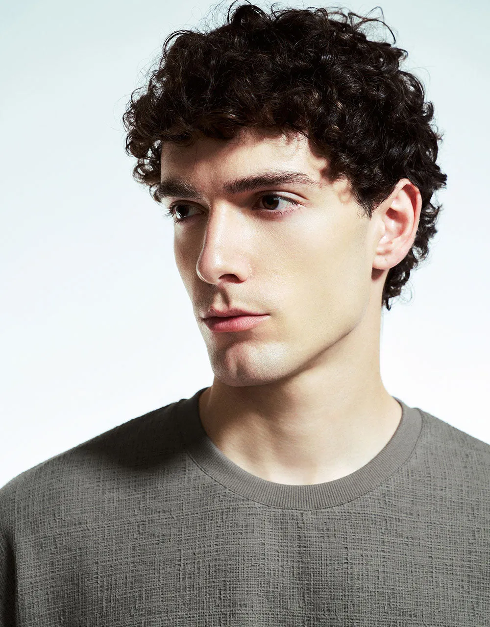 Crew Neck Straight T-Shirt sold by Urban Revivo product image thumbnail 4